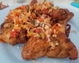 Foto langkah ke 7 dari resep Ayam Goreng Siram Sambal Matah-Level Pedas Sedang.
