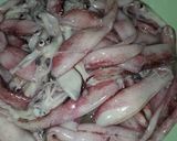 Foto langkah ke 1 dari resep Cumi Bumbu Kuning.