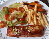 Foto del paso 8 de la receta: Salmón jerk con chips y ensalada