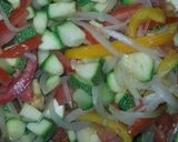 Foto del paso 1 de la receta: Calabacitas entomatadas con queso