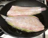 Foto del paso 6 de la receta: Lenguado a la plancha con puré de patatas