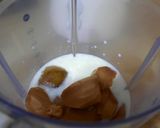 A picture of step 3 of Chikoo shake.