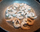 Foto del paso 2 de la receta: Colas de langostinos salteados