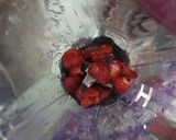 A picture of step 1 of Die summer strawberry slushie.