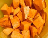 Sült csirkemell édesburgonyával és tzatzikivel recept fázis 2 fotója