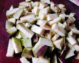 Foto langkah ke 2 dari resep Tumis sawi putih & terong pedas.