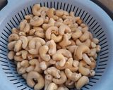Foto langkah ke 1 dari resep Kacang mete goreng.