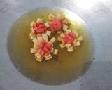 Foto langkah ke 5 dari resep Bunga Sosis Pangsit.