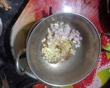 A picture of step 4 of Matar Gajar Subji.