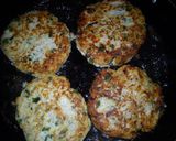 A picture of step 7 of spicy chicken burgers.