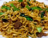 Foto langkah ke 5 dari resep Mie goreng daging sayur.