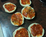 Foto del paso 2 de la receta: Panecillos estilo pizza con toque de ajillo