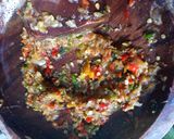 Foto langkah ke 2 dari resep Cumi Asin Pedas.