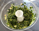Foto del paso 5 de la receta: Pasta al pesto de acelgas