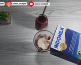 Foto langkah ke 2 dari resep Korea strawberry milk latte.