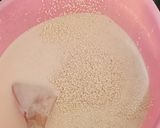 Foto langkah ke 5 dari resep Kembang goyang wijen.