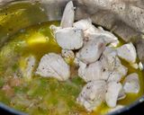 Foto del paso 6 de la receta: Pechuga de pollo con salchichas blancas a la cerveza