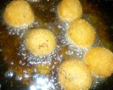 A picture of step 5 of Crispy creamy balls.