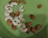 A picture of step 1 of Winter special chikki.