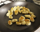 Foto del paso 2 de la receta: Ñoquis de ricota y tomillo