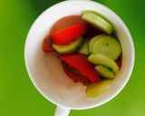 Foto del paso 2 de la receta: Ensalada de tomate y pepino