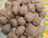 Foto langkah ke 1 dari resep Oseng Bakso Kecap.
