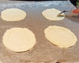 Foto del paso 1 de la receta: Volovanes rellenos de bechamel de espinacas y huevo escalfado