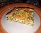 Foto del passaggio 4 della ricetta Torta salata zucchine e fiori