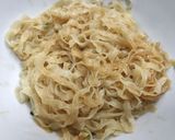 รูปขั้นตอนการทำที่ 6 ของ บะหมี่หน้ากุ้งผัดเนยกระเทียม
