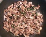 Foto del paso 3 de la receta Revuelto de champiñones al ajillo