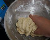 Foto langkah ke 3 dari resep Pizza mini teflon.