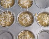 Foto langkah ke 4 dari resep Muffin pisang keju.
