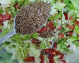 صورة لخطوة 5 من وصفة سلاطة خس بذور الكتان🥬
