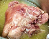 Foto del paso 2 de la receta: Codillo salmuerizado estilo alemán