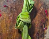 Foto langkah ke 2 dari resep Rebusan Kulit Buah Naga, Pandan, Serai, Madu & Jeruk Nipis.