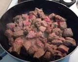 A picture of step 1 of Carne Guisada.