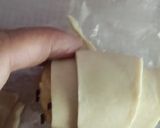Foto langkah ke 2 dari resep Croissant mini isi pisang coklat.