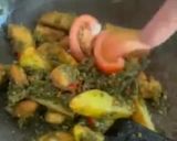 Gambar langkah 3 resipi Ayam Berlada Hijau Kentang.