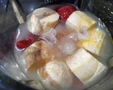 Foto del paso 1 de la receta: Batido de Fresas y Bananas con Suero de Leche a lo Carmelita