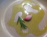 Foto del passaggio 2 della ricetta Risotto fragole, mazzancolle e uova di lompo
