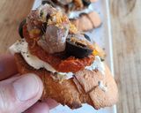 Foto del paso 3 de la receta Pincho de queso crema con tomate seco y anchoas