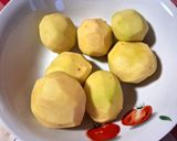 Foto del passaggio 1 della ricetta 🥔 Patate Saltate all'Aglio e Prezzemolo: Il contorno 