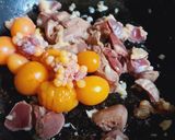 Hình bước làm 2 của món Lòng gà trứng non xào hành tây