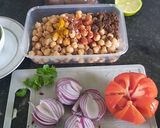 A picture of step 1 of Quick Chickpea salad.