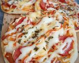 Foto langkah ke 6 dari resep Pizza Mini Simple dan Empuk ala Sukma.