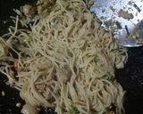 Foto langkah ke 5 dari resep Mie Tek Tek Spaghetti Goreng Jawa.