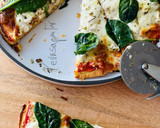 Foto del paso 5 de la receta: Pizza con harina de garbanzos 🍃🍕 🍕🍃