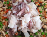 Foto del paso 1 de la receta: Fideos secos con sepia y verduras