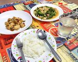 รูปขั้นตอนการทำที่ 3 ของ ไก่ผัดตะไคร้ และแขนงผัดไข่เค็ม