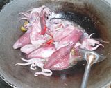 Foto langkah ke 2 dari resep Tumis cumi pedas.